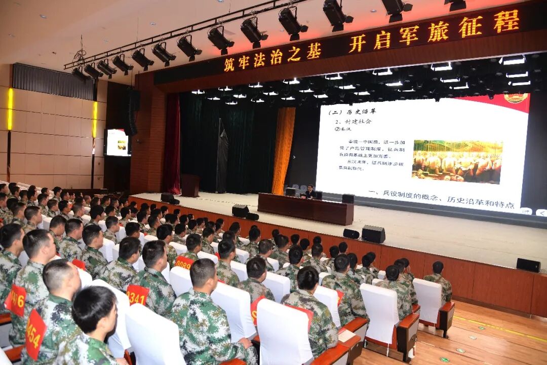 12.筑牢法治之基 开启军旅征程.jpg