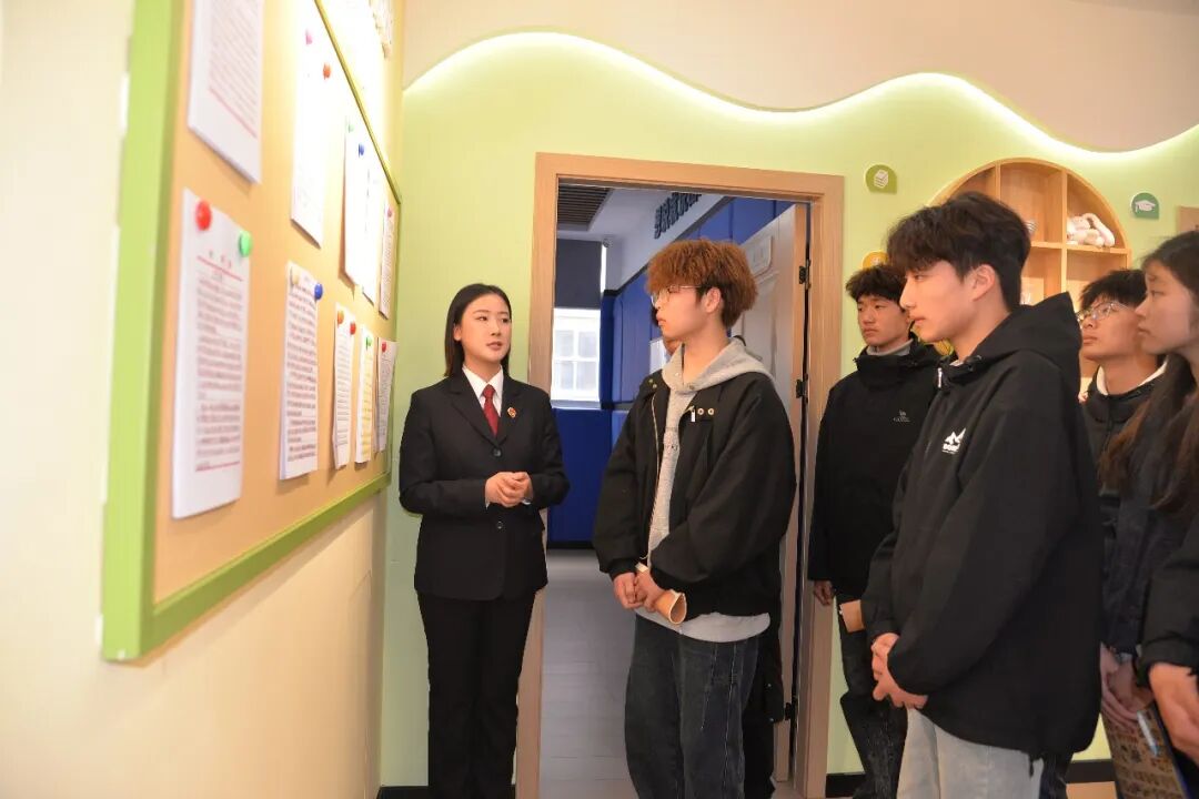1匠心履职 守护“未”来——固始县检察院举行检察开放日活动.jpg