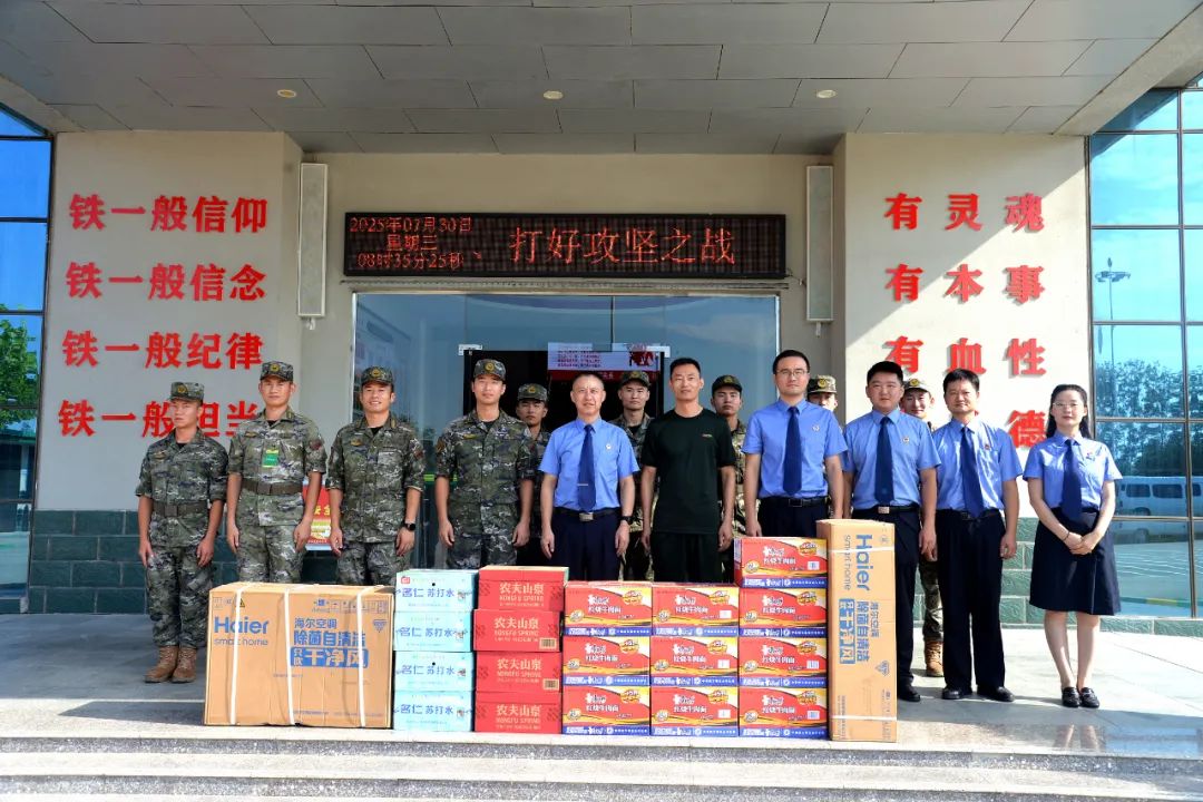 1【八一特辑】情系子弟兵 慰问暖军营.jpg